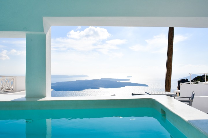 altana suites imerovigli covered pool with a view.jpg